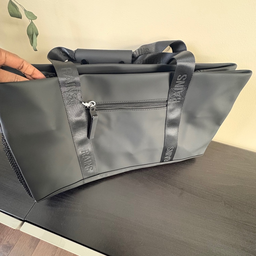 Rains Trail Gym Bag in Black - Picture 1 of 5